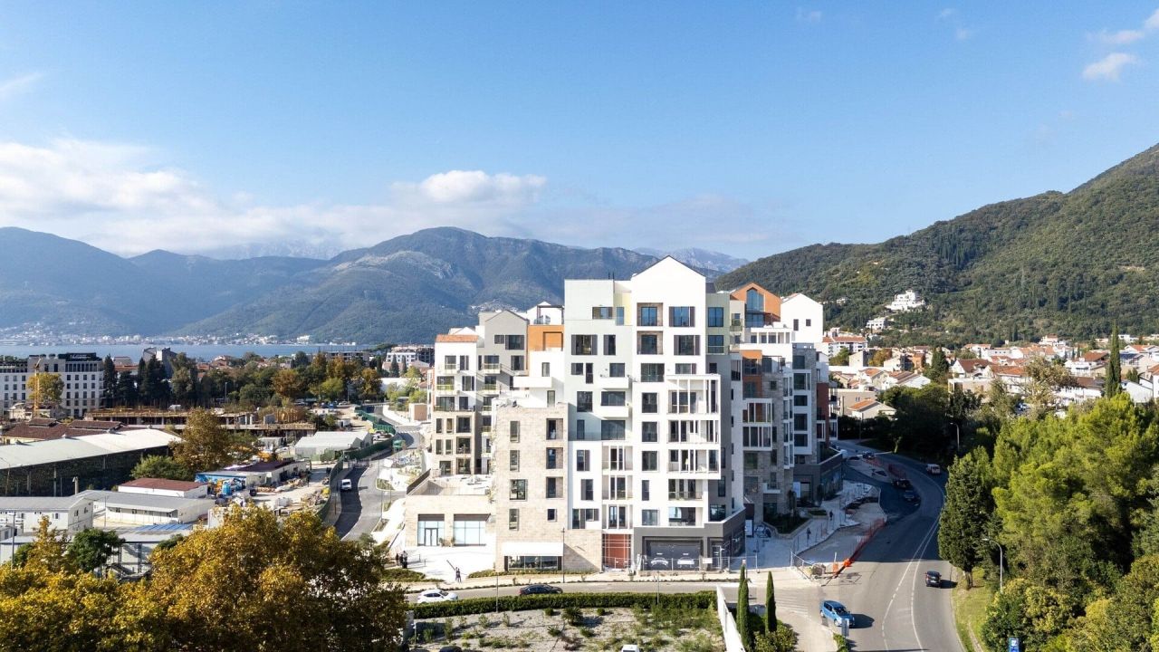Wohnung in Tivat, Montenegro, 200 m² - Foto 1