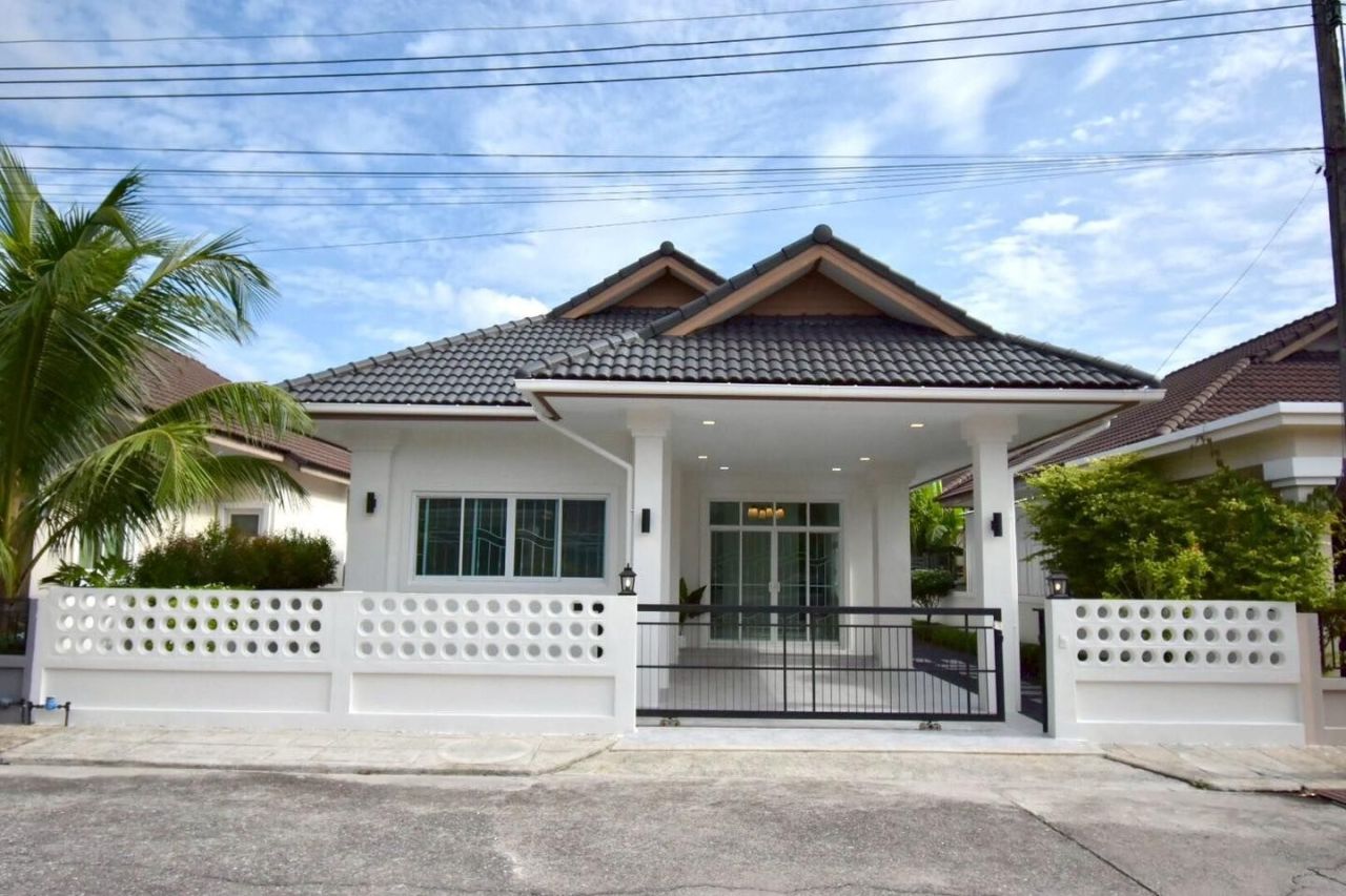 House in Phuket, Thailand, 210 m² - picture 1