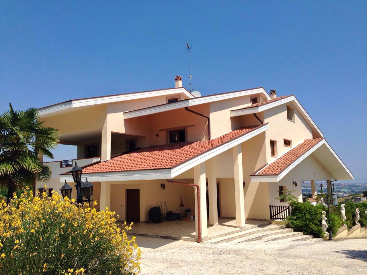Villa in Pescara, Italy, 400 m² - picture 1