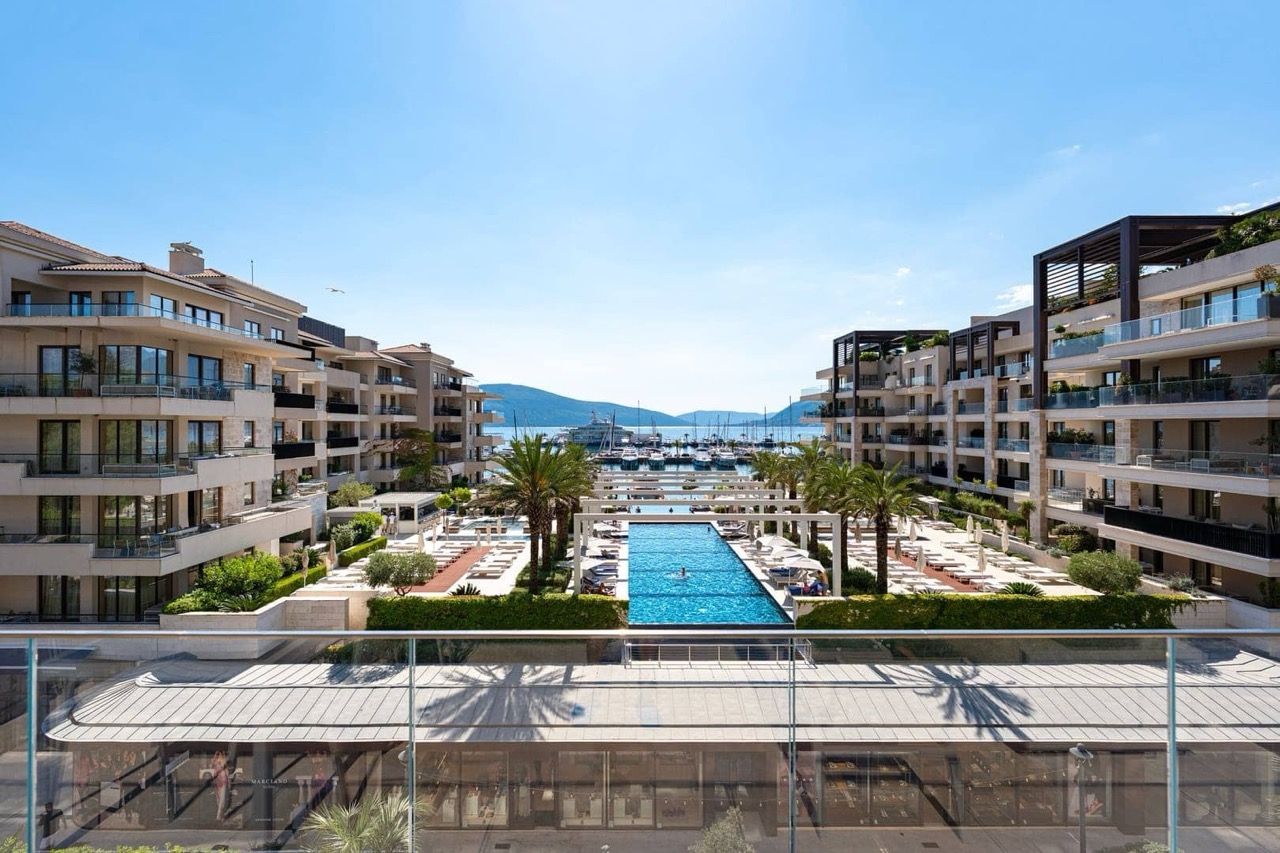 Wohnung in Tivat, Montenegro, 152 m² - Foto 1
