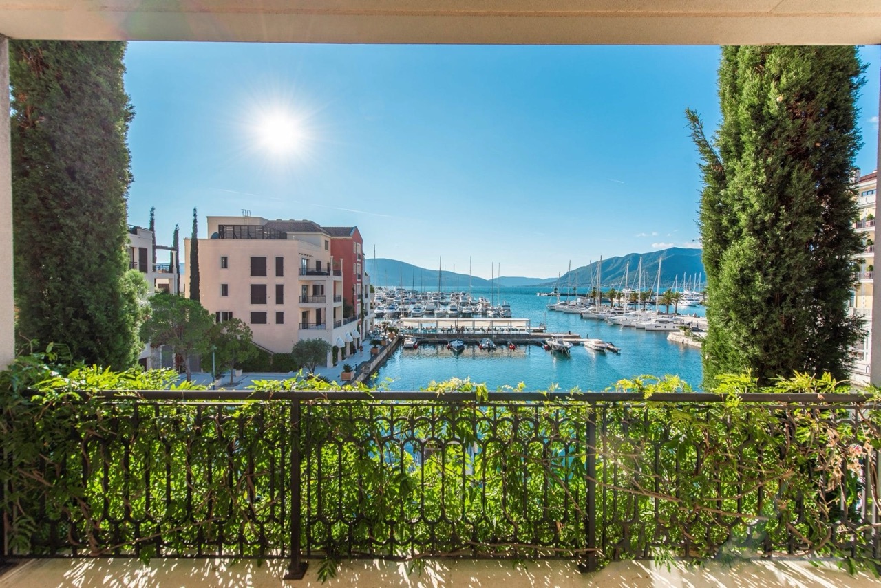 Appartement à Tivat, Monténégro, 152 m² - image 3