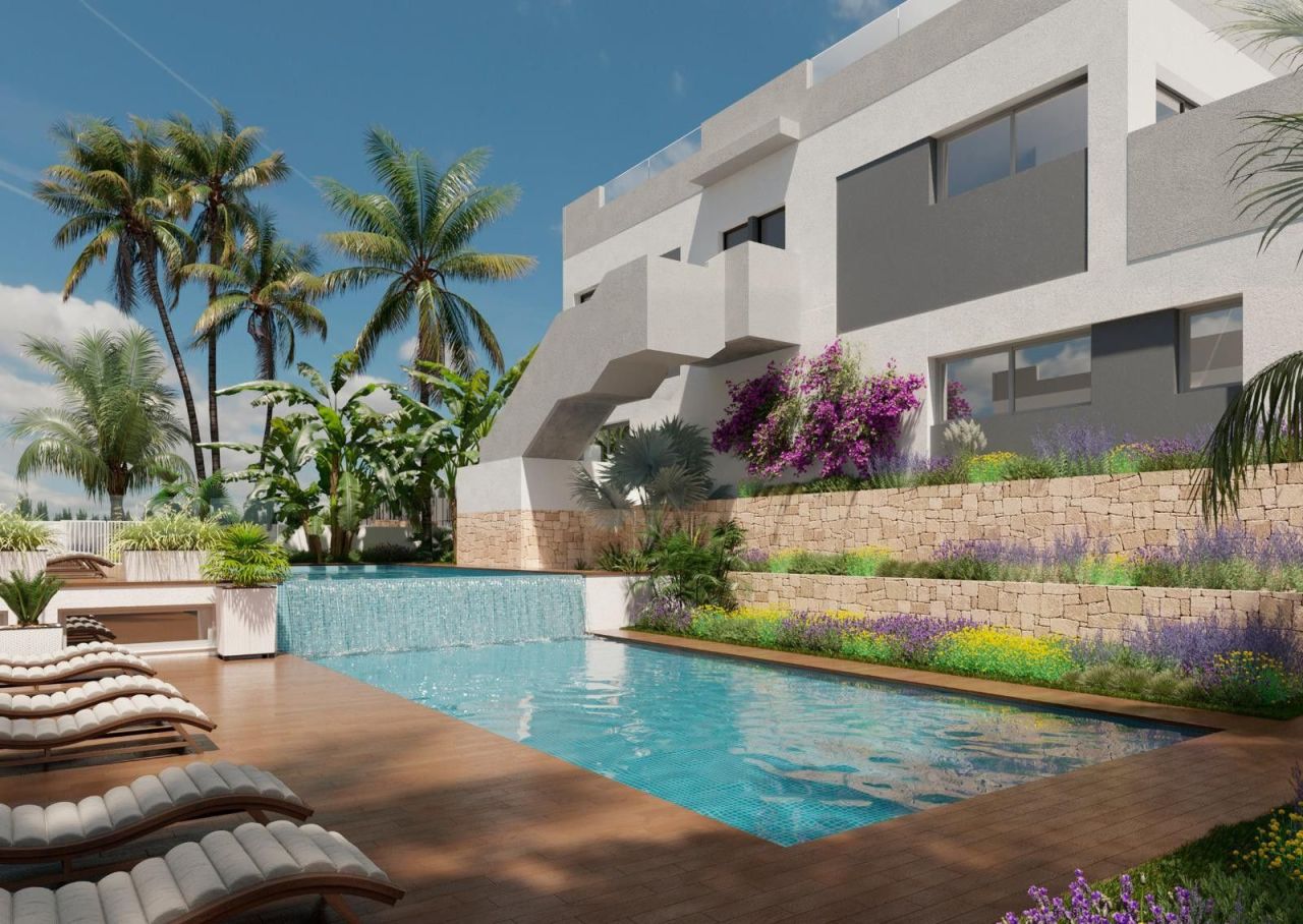 Bungalow à Torrevieja, Espagne, 111 m² - image 1