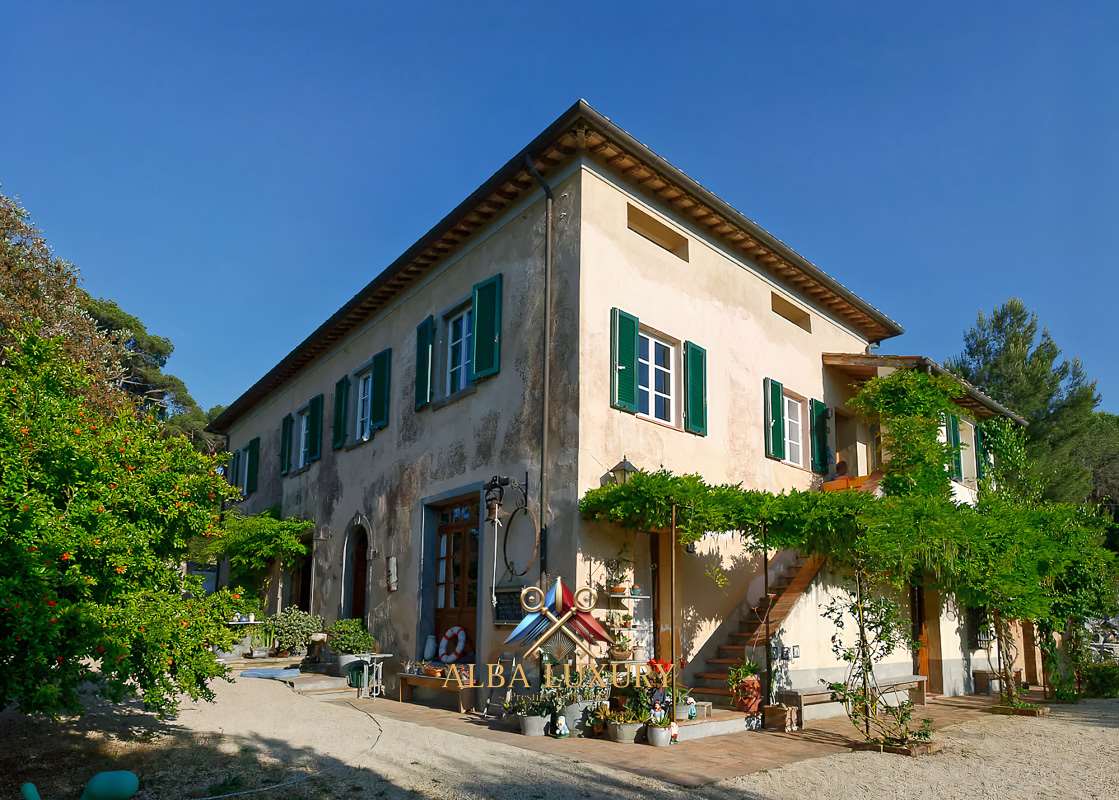 Villa Strada provinciale per Porto Azzurro, Italia, 380 m² - imagen 1
