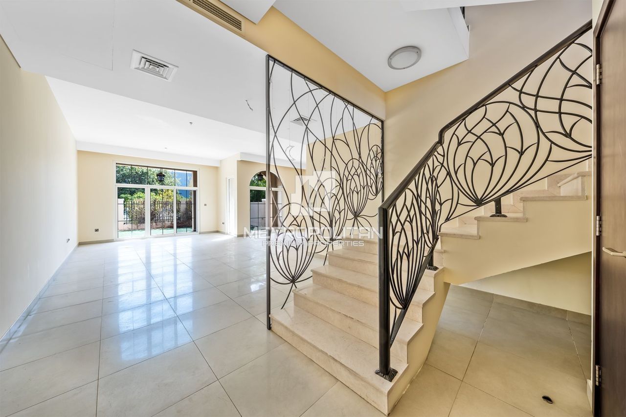 Maison urbaine à Dubaï, EAU, 307 m² - image 2