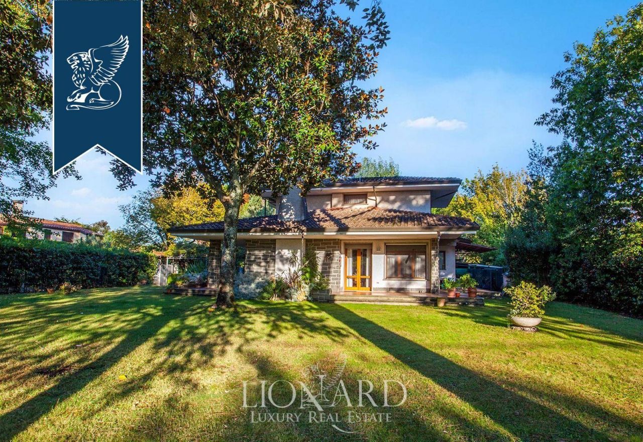 Villa à Forte dei Marmi, Italie, 500 m² - image 1