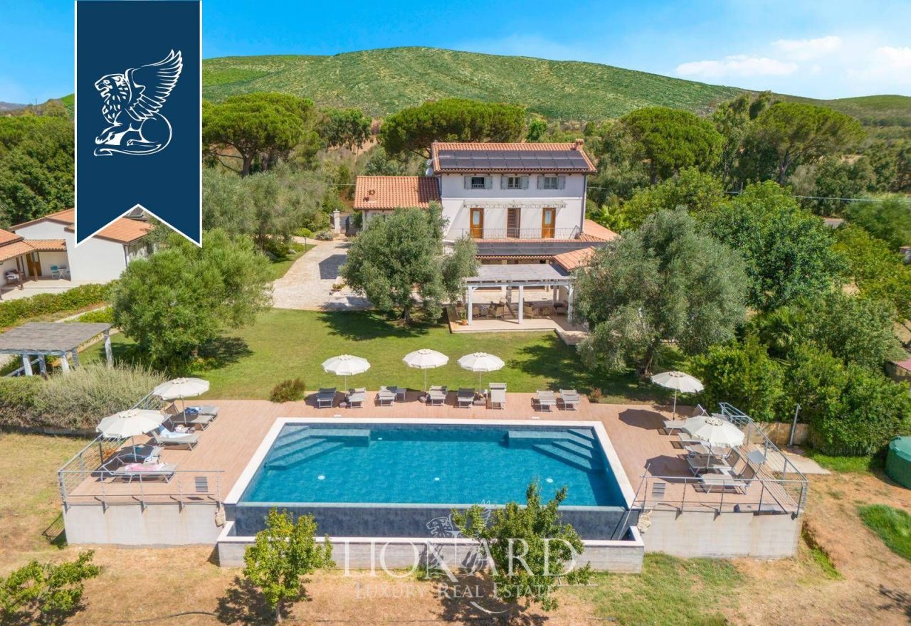 Villa ad Alghero, Italia, 900 m² - foto 1