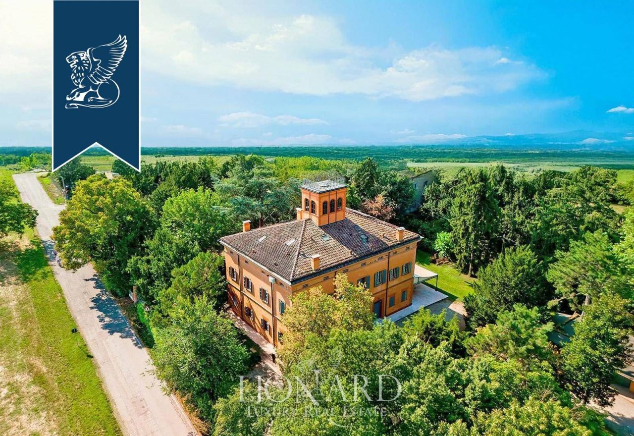 Villa à Modène, Italie, 6 000 m² - image 1
