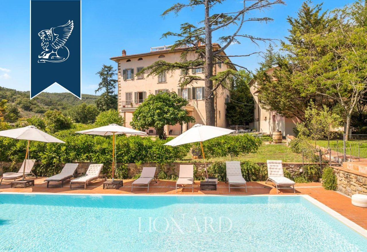 Villa ad Arezzo, Italia, 1 000 m² - foto 2