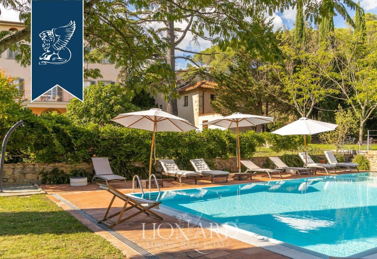 Villa ad Arezzo, Italia, 1 000 m² - foto 9