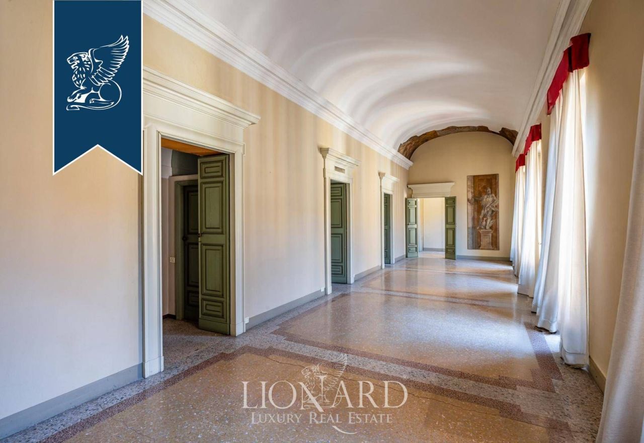 Apartment in Brescia, Italy, 625 m² - picture 13