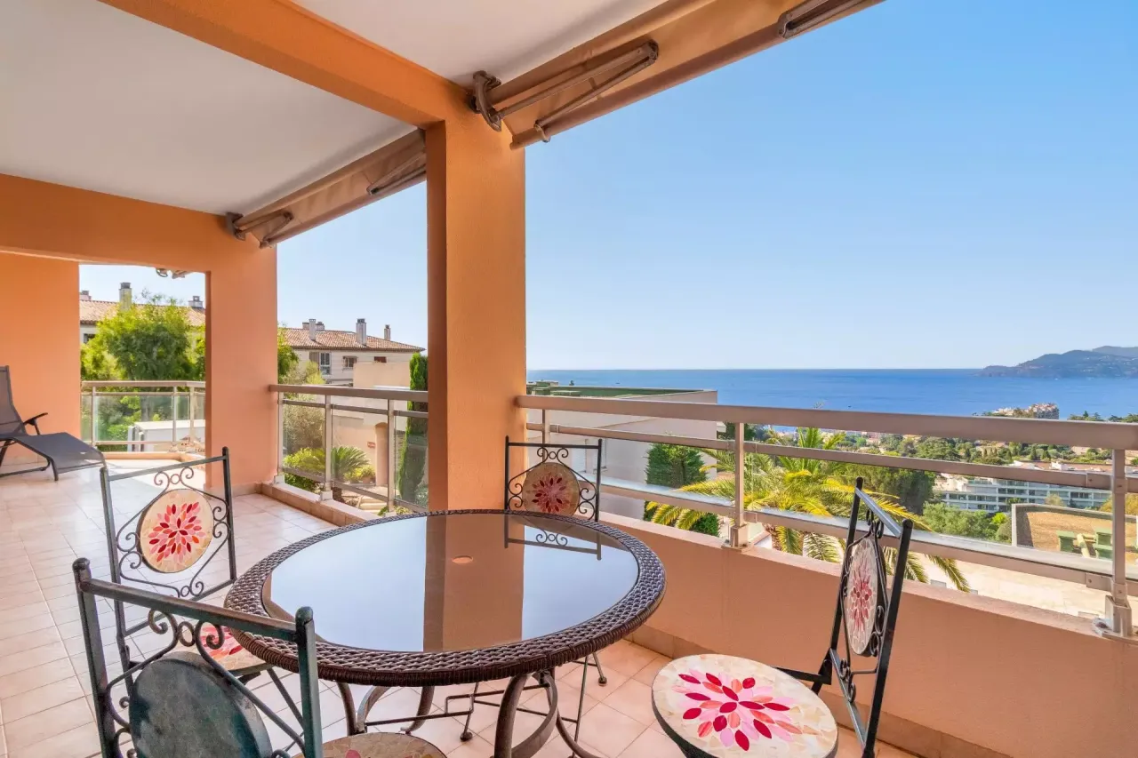 Appartement à Cannes, France, 130 m² - image 1