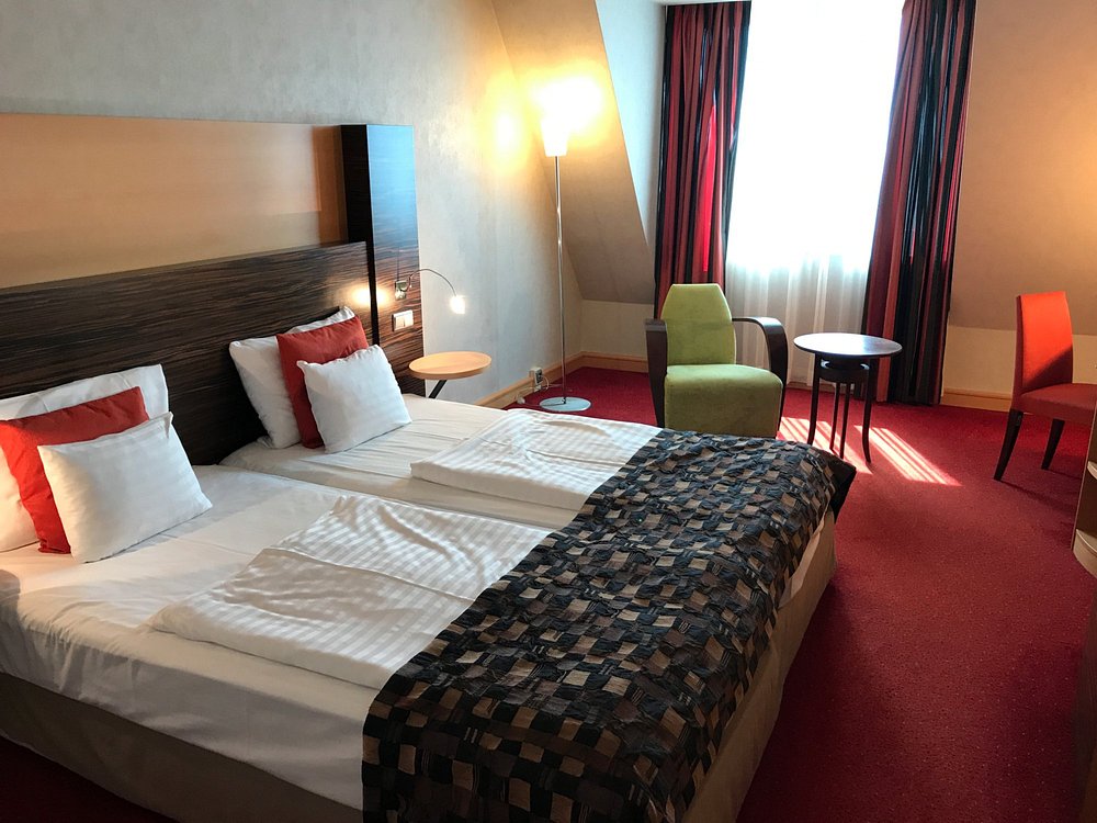 Hotel in Szombathely, Hungary, 19 275 m² - picture 1