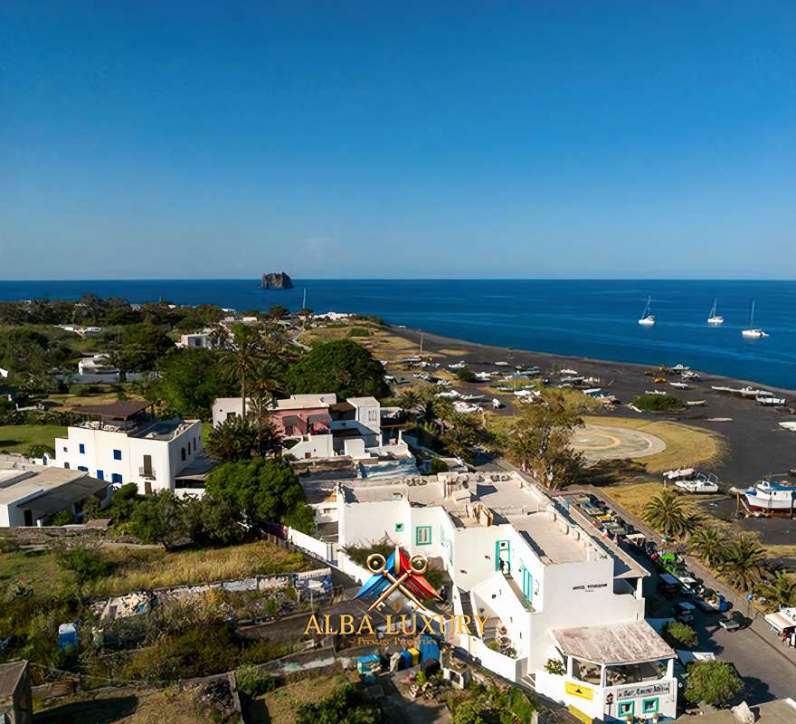 Villa sur Lipari, Italie, 1 200 m² - image 1