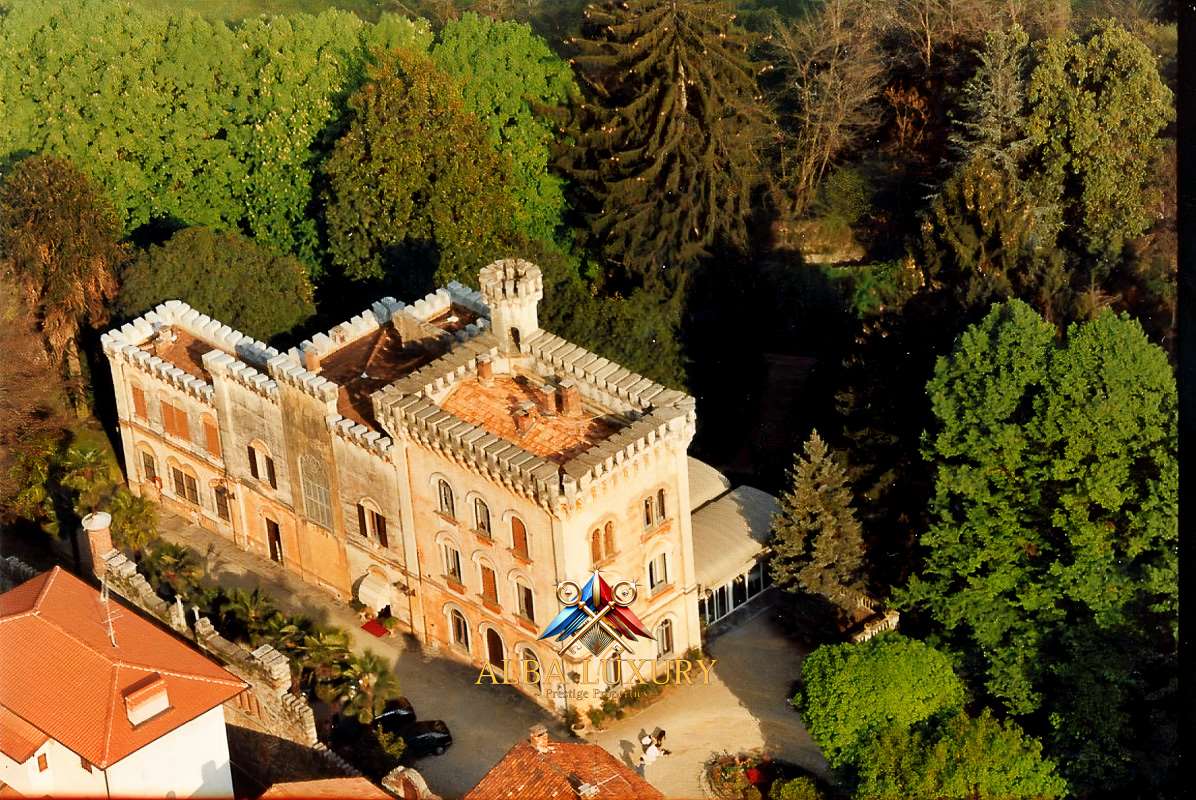 Apartment in Lesa, Italy, 1 900 m² - picture 2