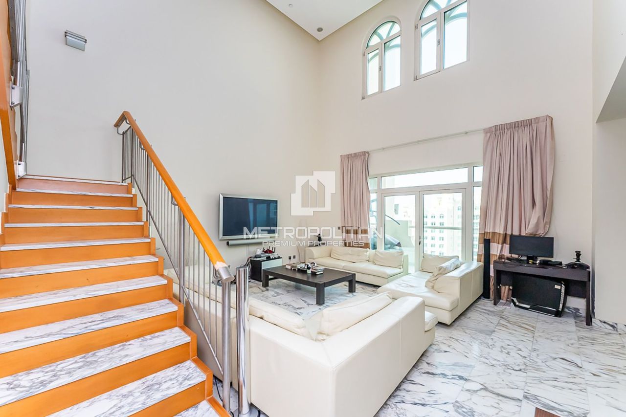 Penthouse in Dubai, UAE, 450 m² - picture 1