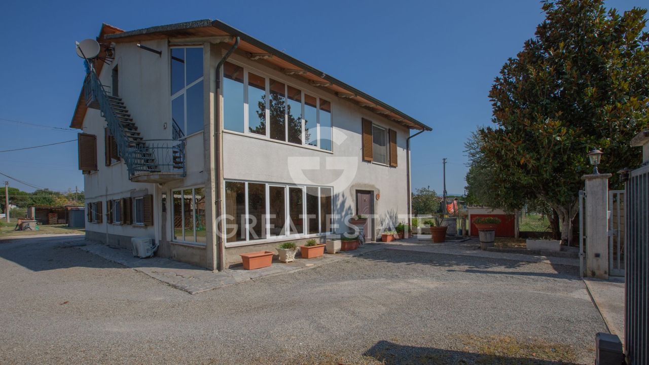Villa à Castiglione del Lago, Italie, 279.05 m² - image 1