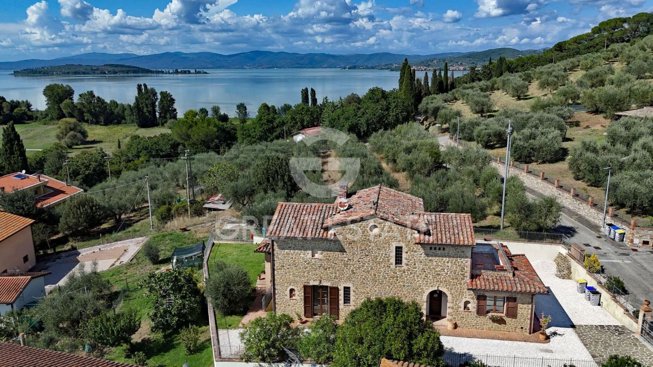 Casa en Magione, Italia, 263 m² - imagen 2