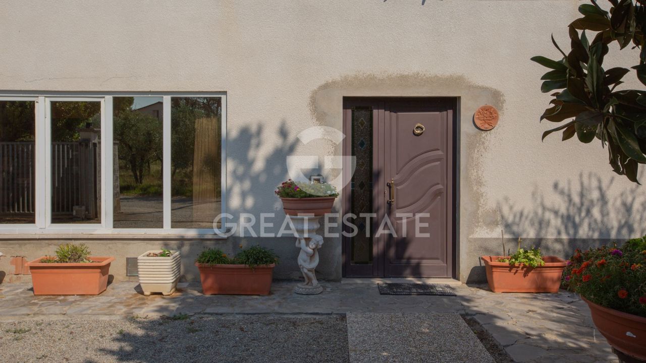 Villa en Castiglione del Lago, Italia, 279.05 m² - imagen 9