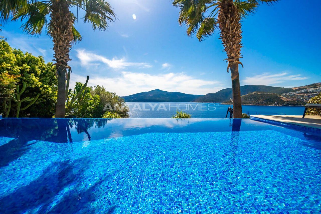 Villa in Kalkan, Turkey, 220 m² - picture 1