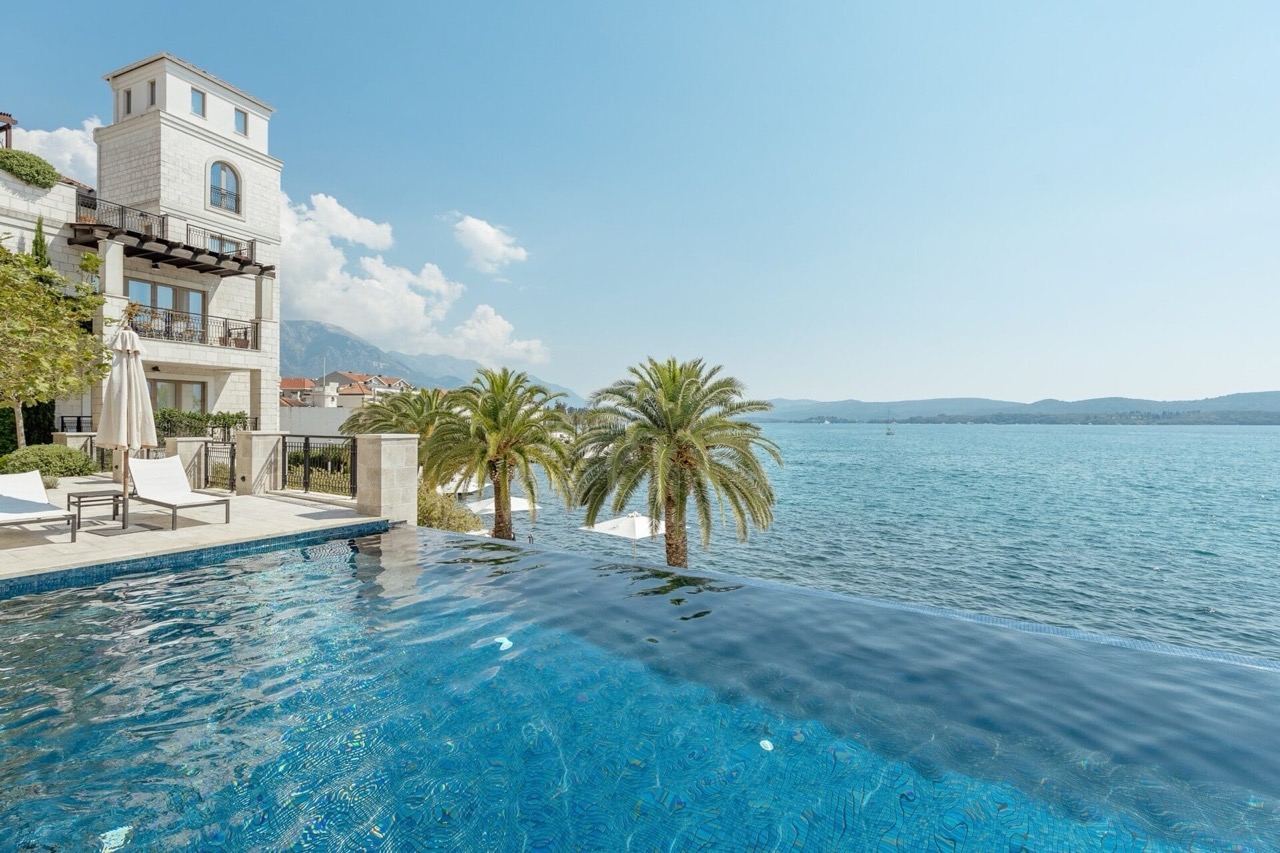 Flat in Tivat, Montenegro, 67 m² - picture 1
