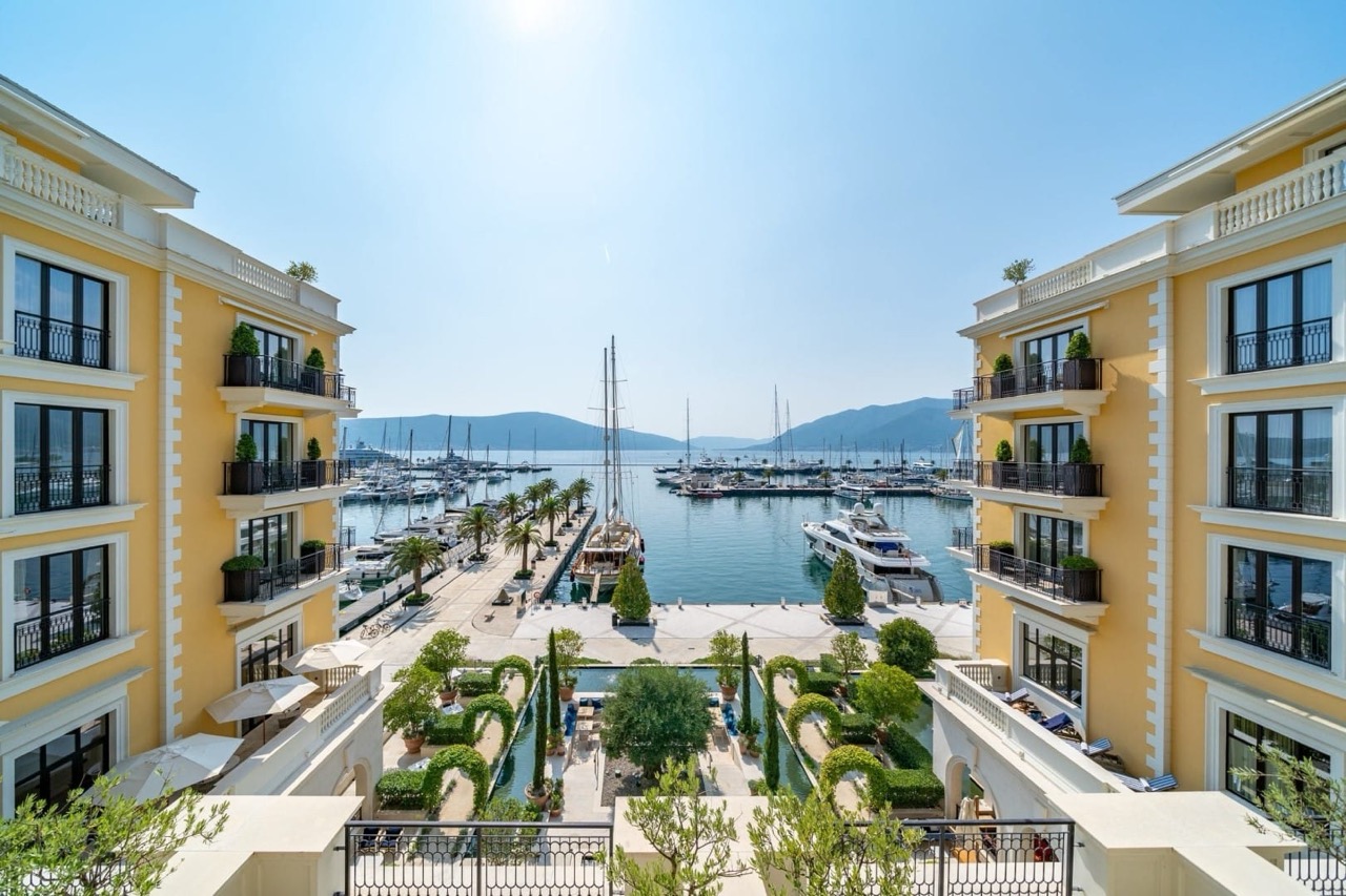 Apartamento en Tivat, Montenegro, 178 m² - imagen 1