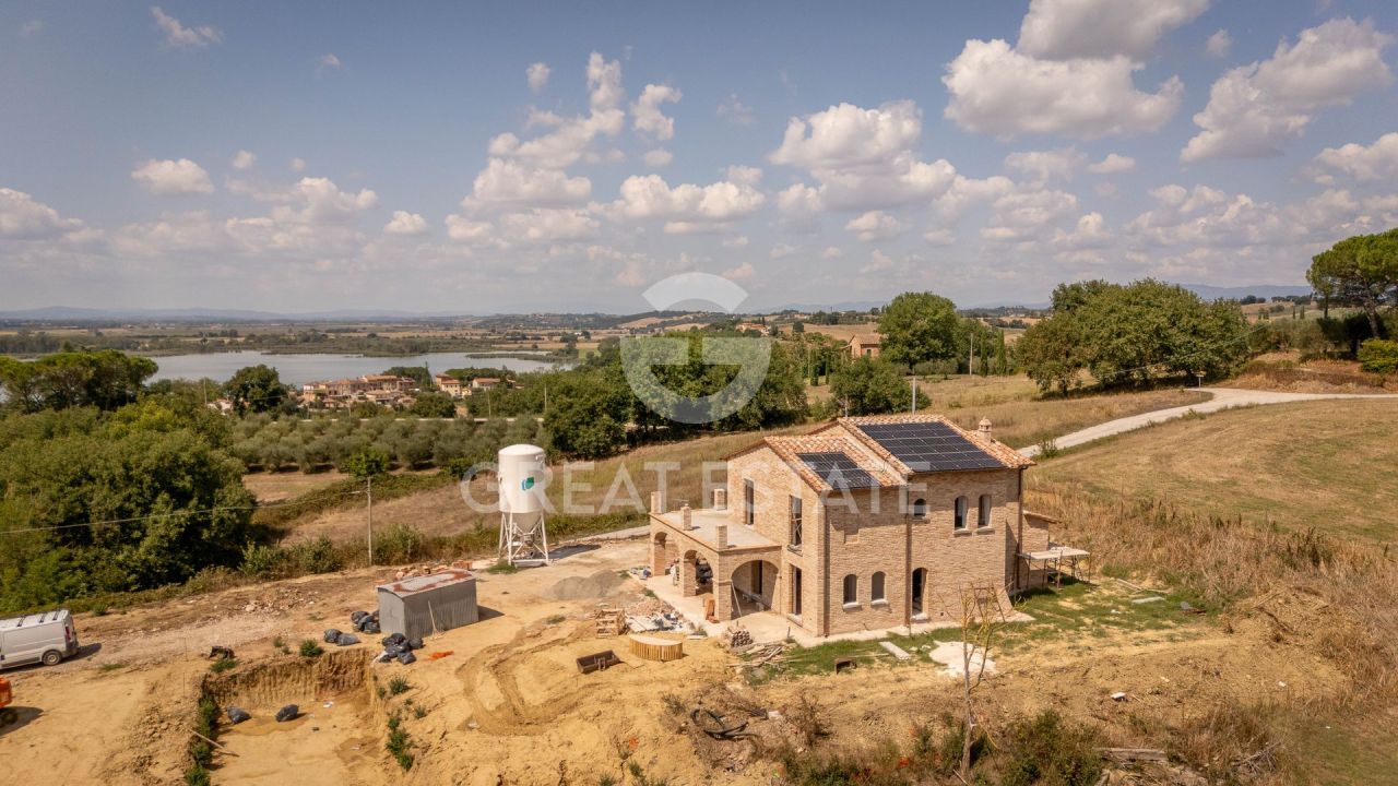 Maison à Castiglione del Lago, Italie, 282.95 m² - image 1