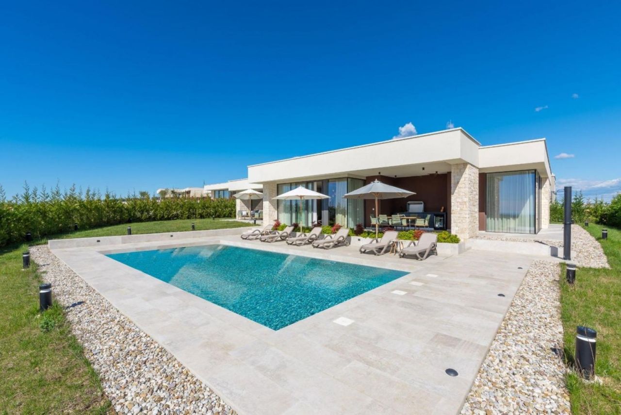 Villa en Brtonigla, Croacia, 341 m² - imagen 1