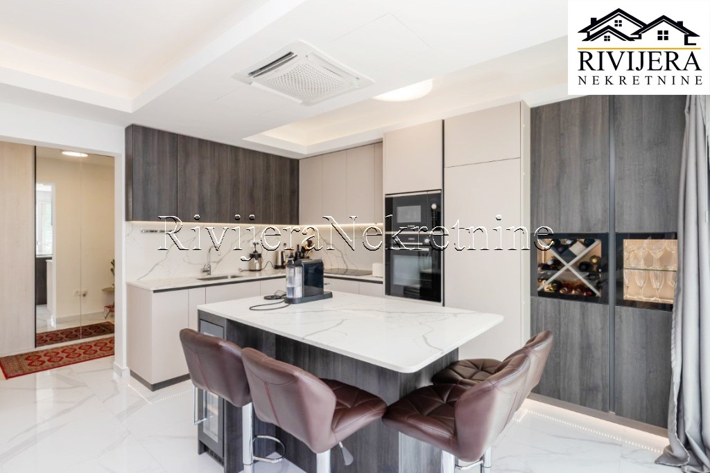 Piso en Herceg-Novi, Montenegro, 122 m² - imagen 3