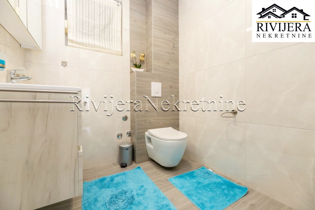 Piso en Herceg-Novi, Montenegro, 122 m² - imagen 14