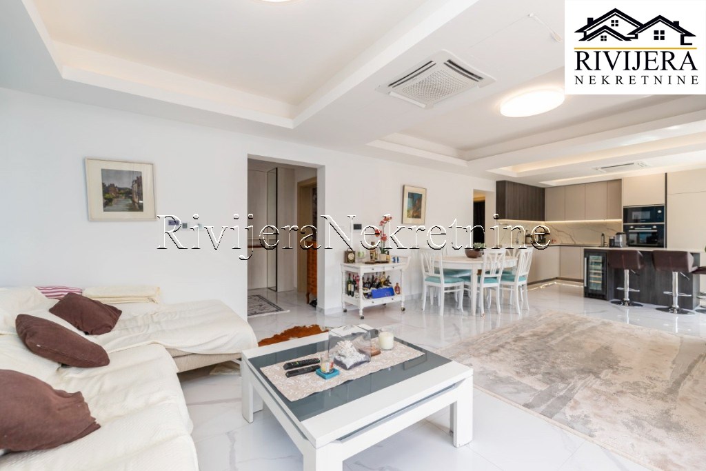 Piso en Herceg-Novi, Montenegro, 122 m² - imagen 2