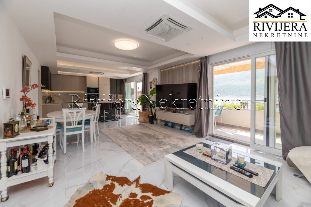 Piso en Herceg-Novi, Montenegro, 122 m² - imagen 1