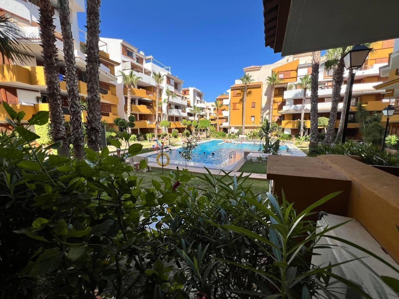 Piso en Punta Prima, España, 102 m² - imagen 1