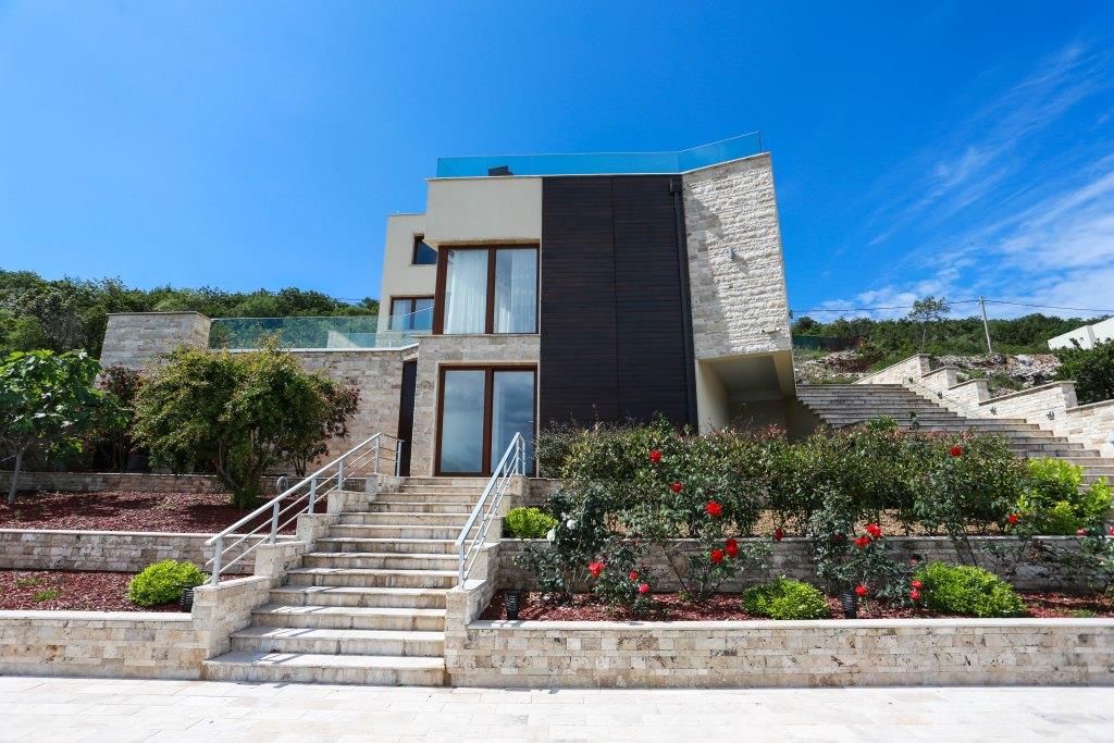 Villa in Tivat, Montenegro, 600 m² - picture 1