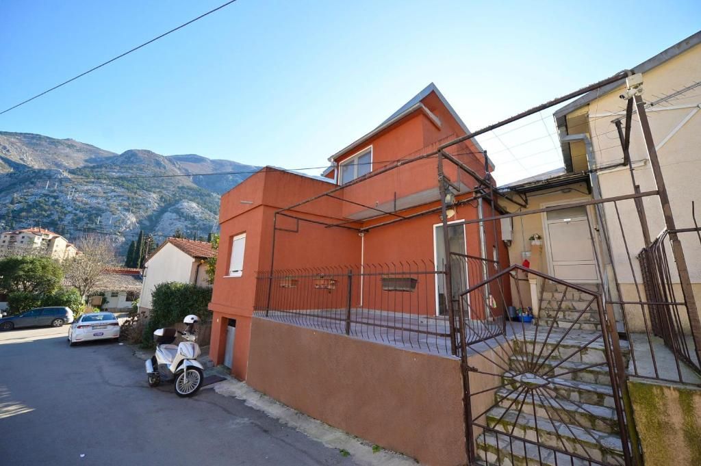 Casa en Kotor, Montenegro, 100 m² - imagen 1