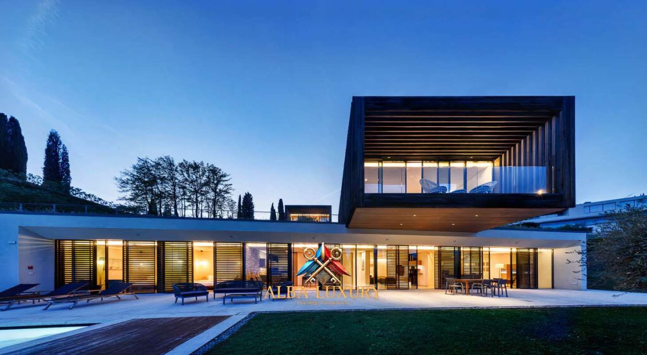 Villa a Gardone Riviera, Italia, 400 m² - foto 1