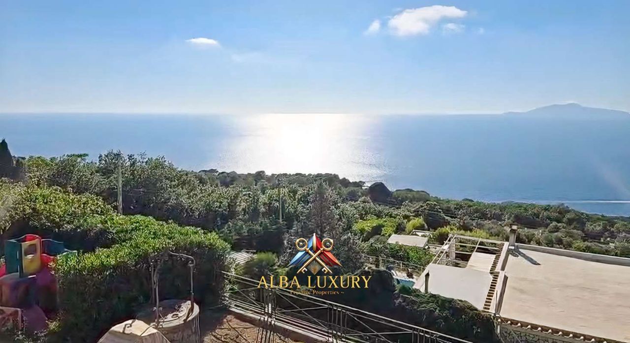 Villa Via Castagnelle, Italie, 390 m² - image 1