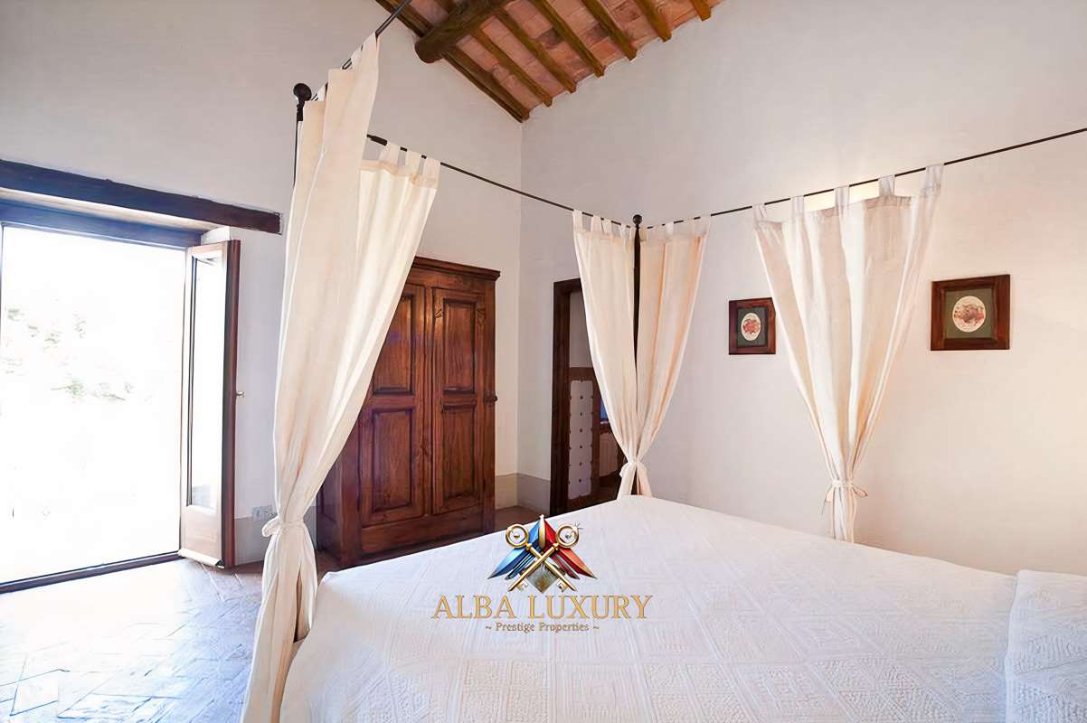 Villa Via Dori Alessandro, Italie, 1 800 m² - image 9