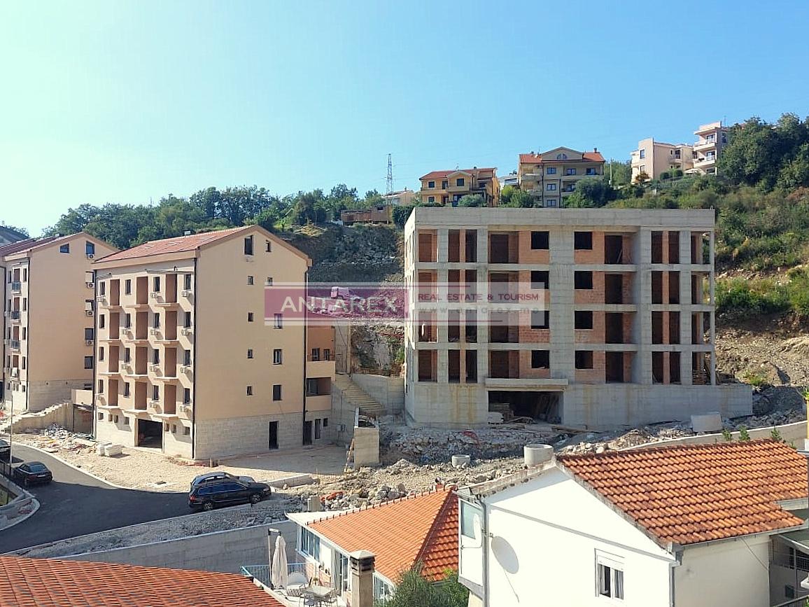 Apartamento en Herceg-Novi, Montenegro, 51.4 m² - imagen 1