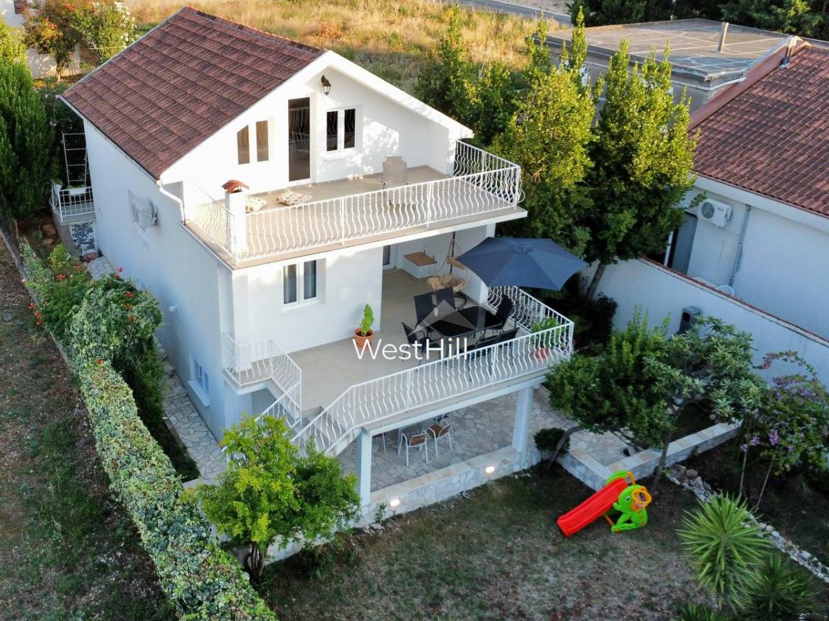 Haus in Utjeha, Montenegro, 130 m² - Foto 1