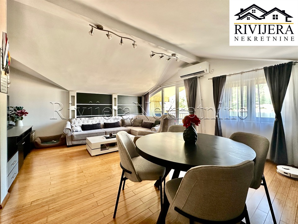 Flat in Dobrota, Montenegro, 90 m² - picture 1