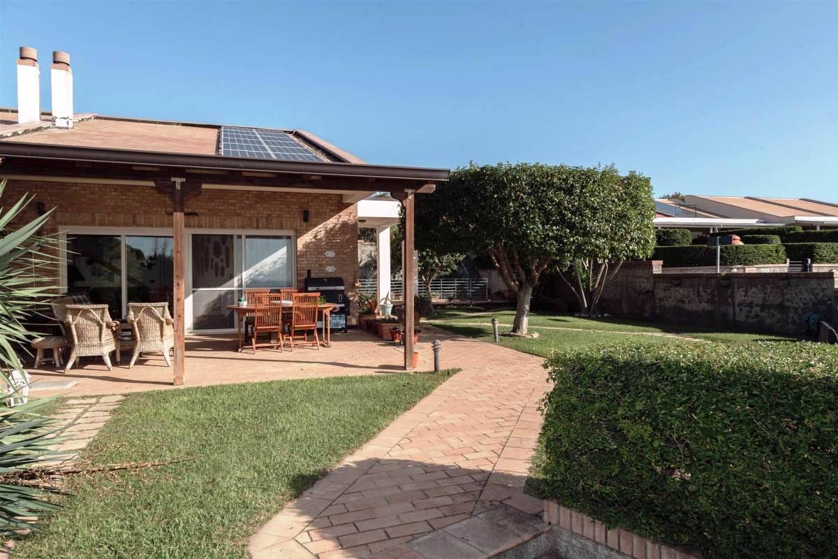 Villa in Staletti, Italien, 176 m² - Foto 1