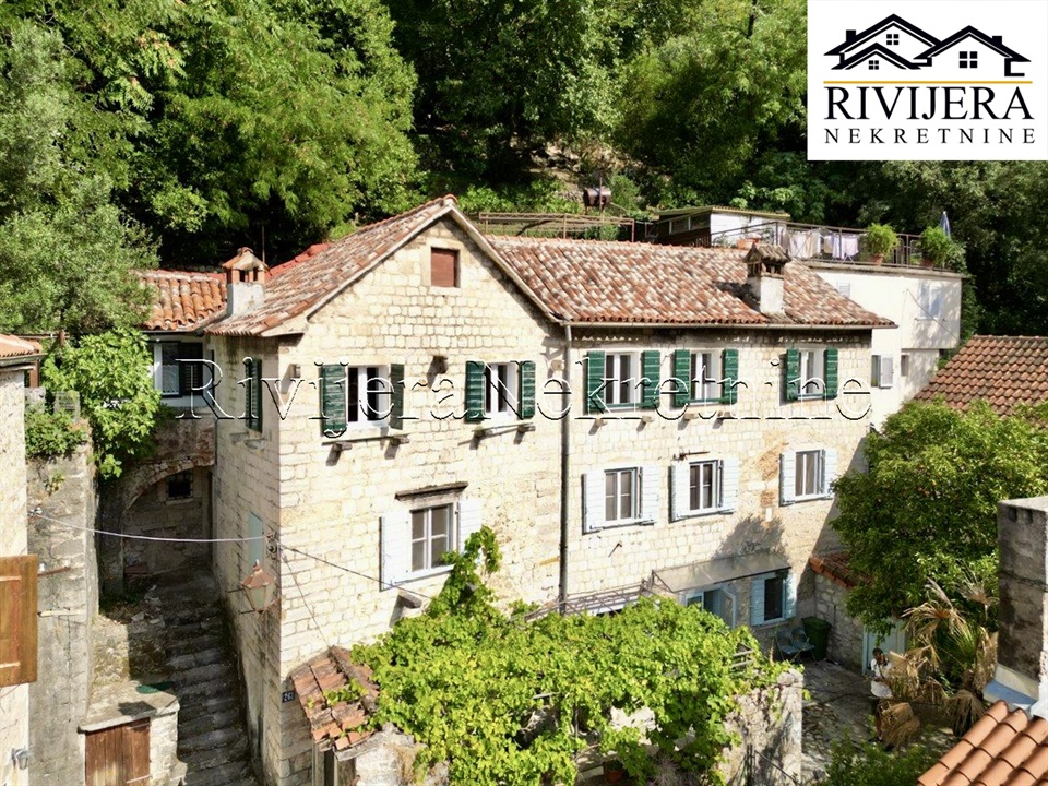 Appartement à Kotor, Monténégro, 82 m² - image 1