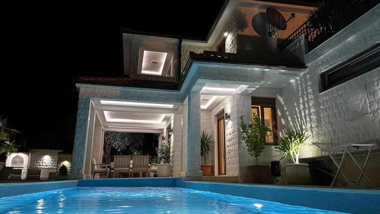 Villa en el Bar, Montenegro, 400 m² - imagen 1