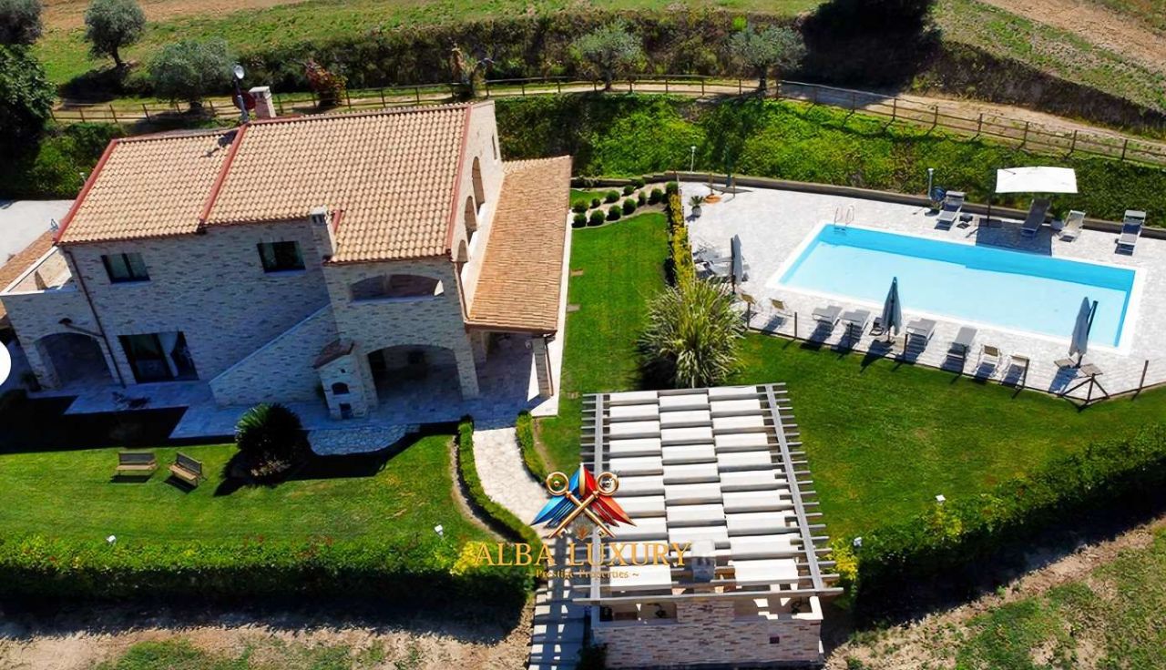 Villa Via Santi, Italien, 400 m² - Foto 1