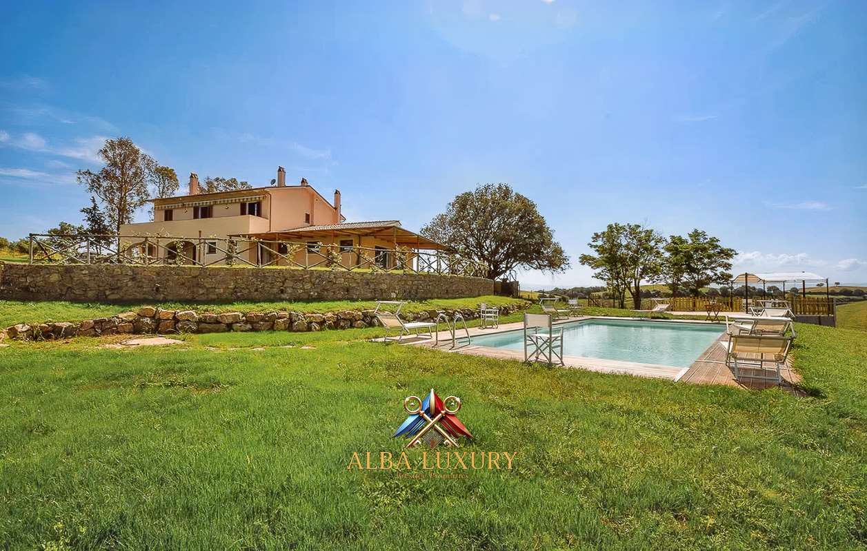 Villa Strada Comunale Castello, Italy, 340 m² - picture 1