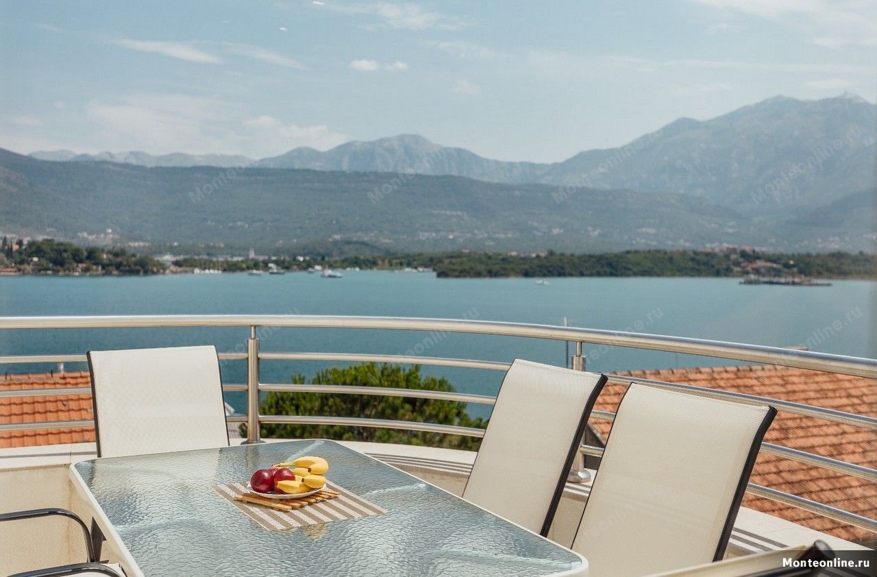 Piso en Tivat, Montenegro, 64 m² - imagen 1