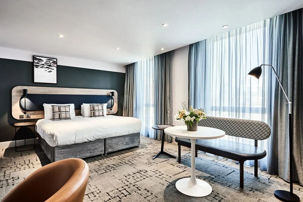 Hotel in Liverpool, United Kingdom, 1 300 m² - picture 1