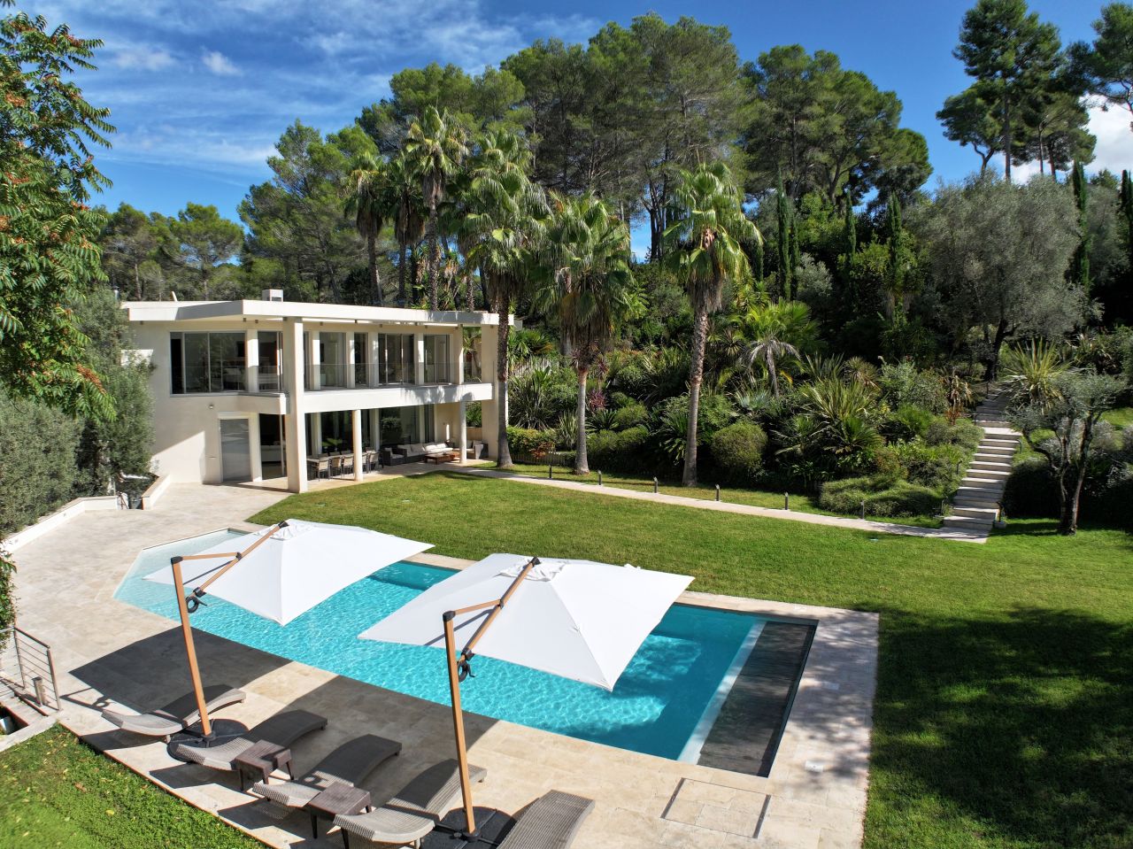 Villa à Mougins, France, 520 m² - image 2