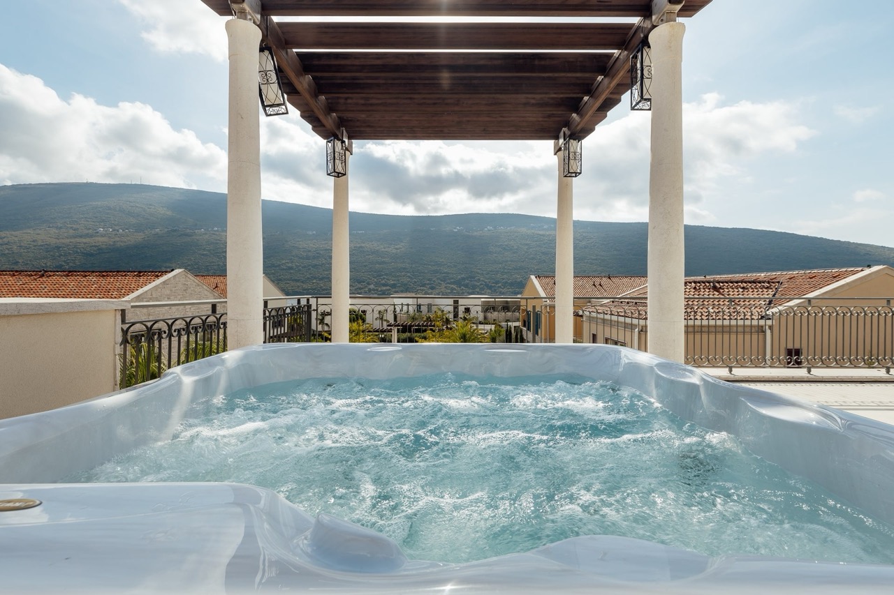 Villa in Herceg-Novi, Montenegro, 325 m² - picture 3