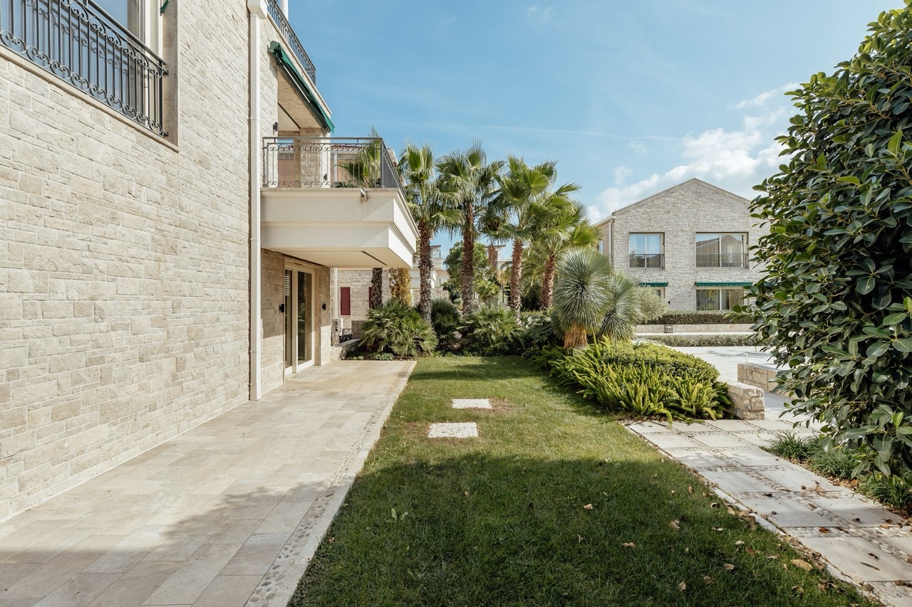 Villa in Herceg-Novi, Montenegro, 325 m² - picture 5